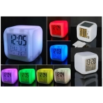 LED часовник със сменящи се 7 цвята